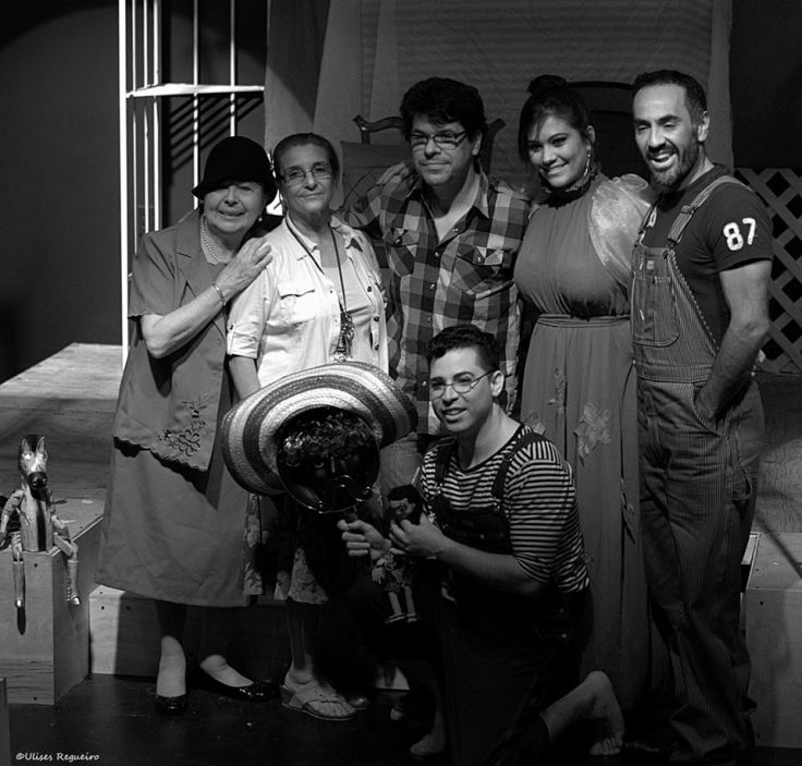 Daisy Fontao, Carmen Cairos, Eddy Díaz Souza, Roxana Montenegro y Francisco Porras.  Debajo: Leandro Peraza. Foto: Ulises Regueiro.
